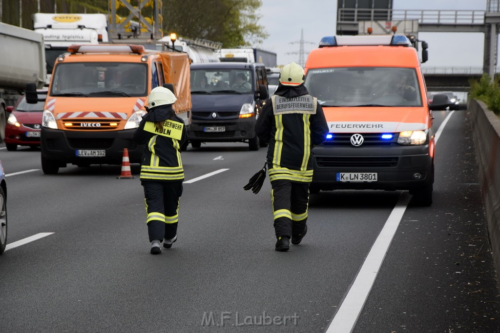 VU Auffahrunfall A 3 Rich Oberhausen kurz vor AS Koeln Dellbrueck P176.JPG - Miklos Laubert